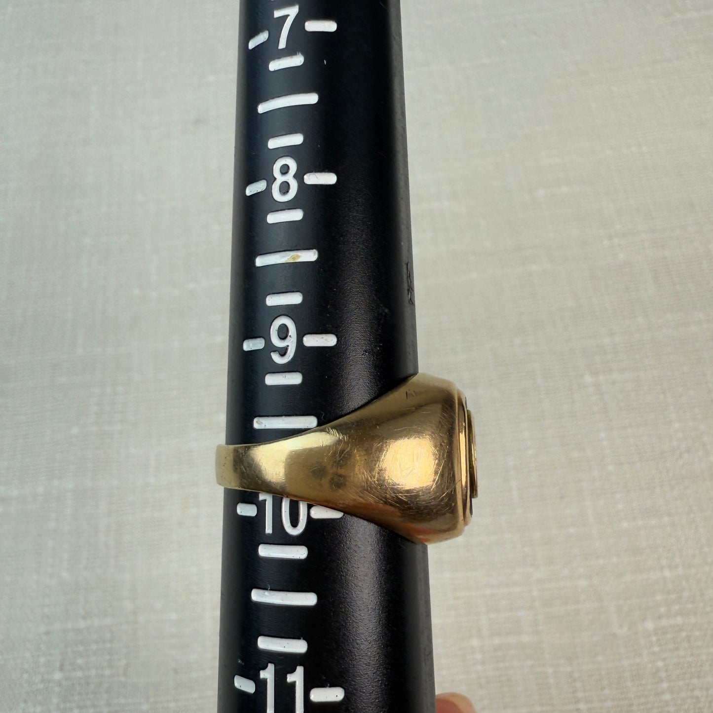 Vintage 10K Yellow Gold Classic shield-shape "G" monogram signet ring Size 9.5