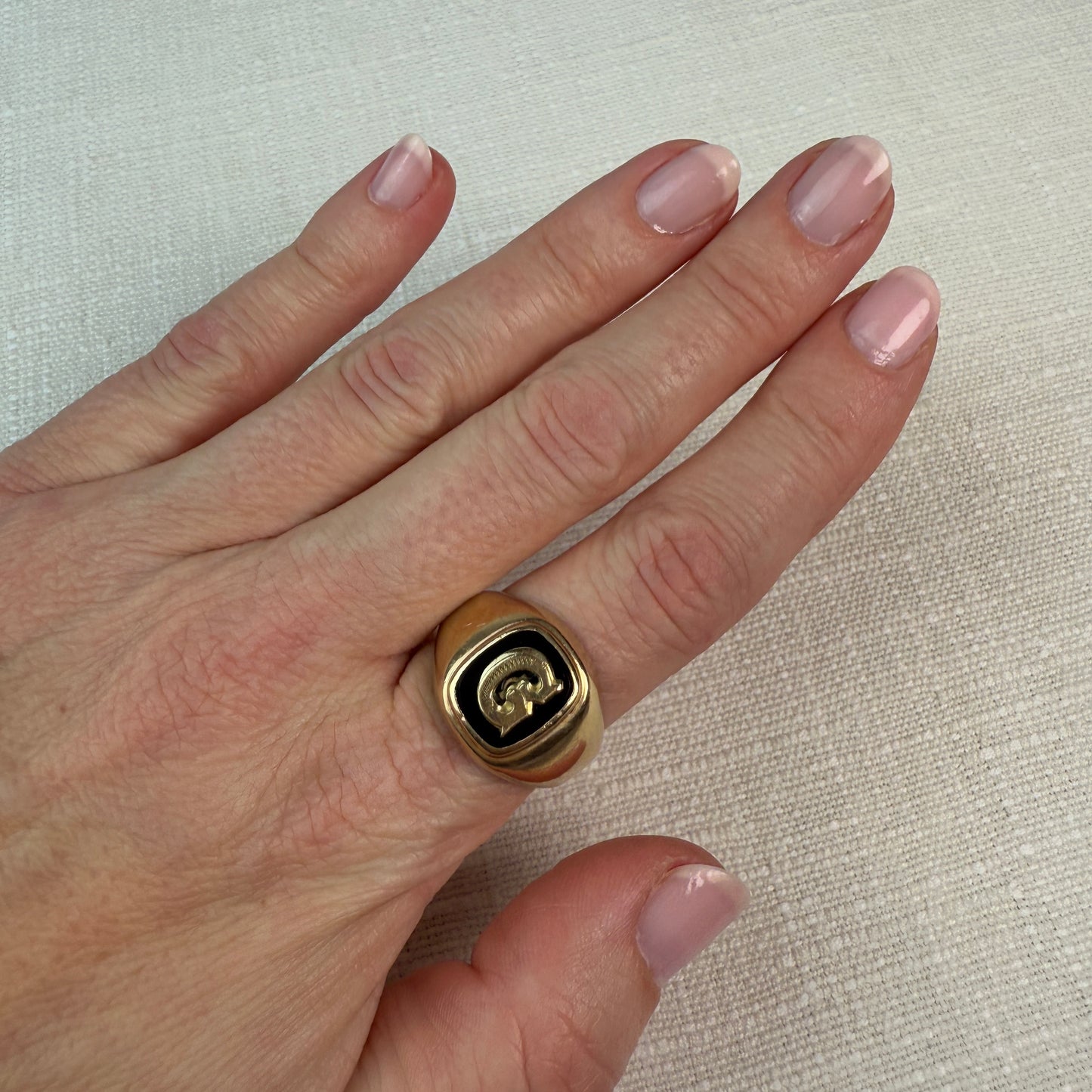 Vintage 10K Yellow Gold Classic shield-shape "G" monogram signet ring Size 9.5