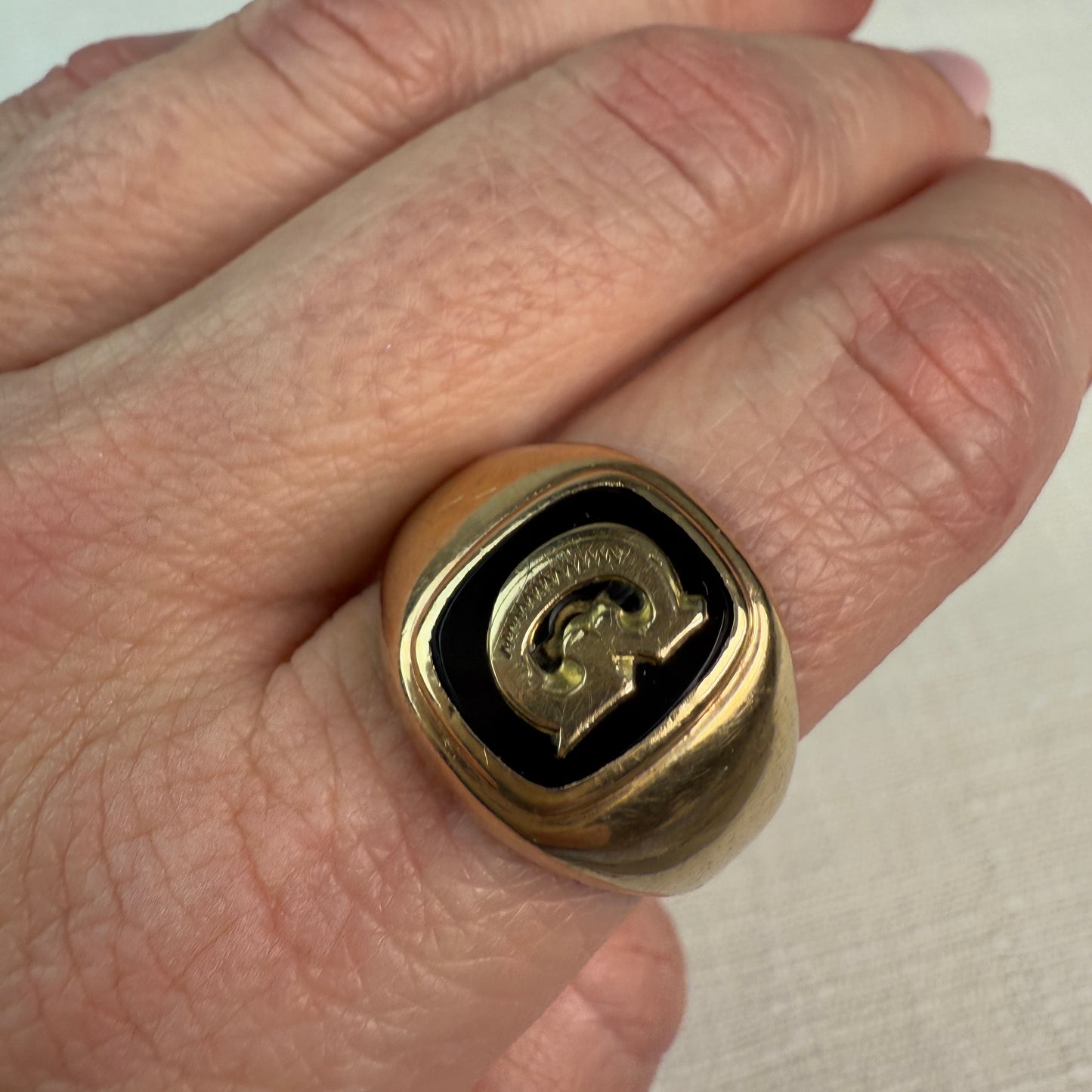 Vintage 10K Yellow Gold Classic shield-shape "G" monogram signet ring Size 9.5