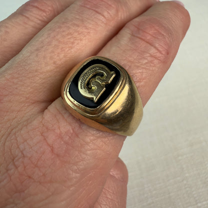 Vintage 10K Yellow Gold Classic shield-shape "G" monogram signet ring Size 9.5