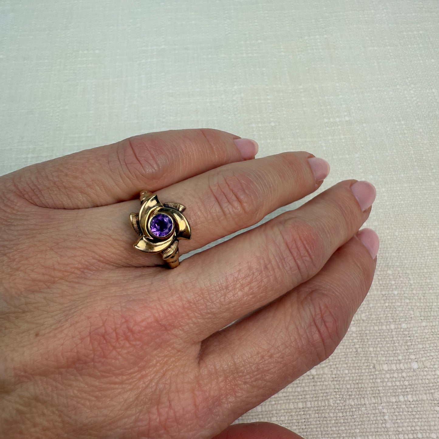 Vintage 10K Solid Yellow Gold Bezel Set Amethyst Mid-Century Ring, Size 5.75