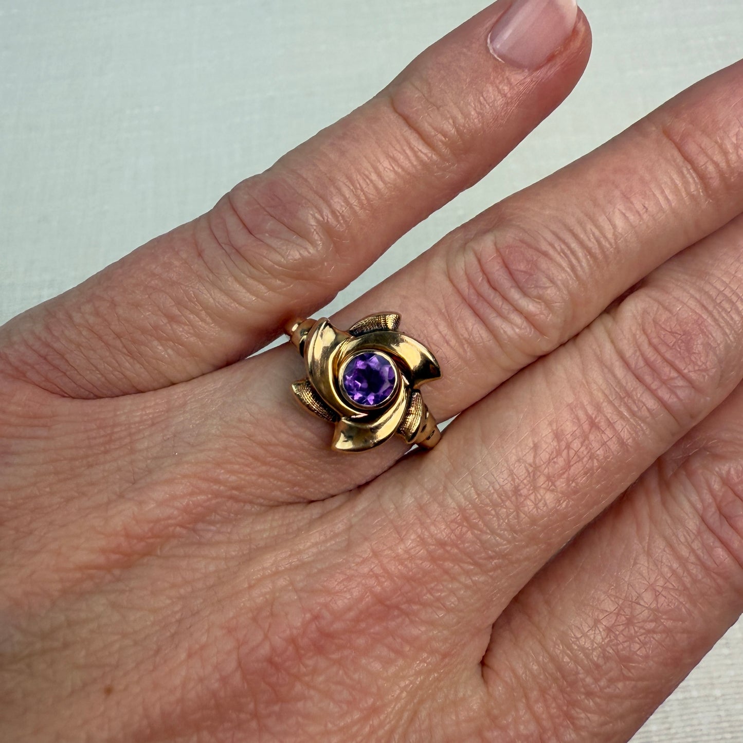 Vintage 10K Solid Yellow Gold Bezel Set Amethyst Mid-Century Ring, Size 5.75