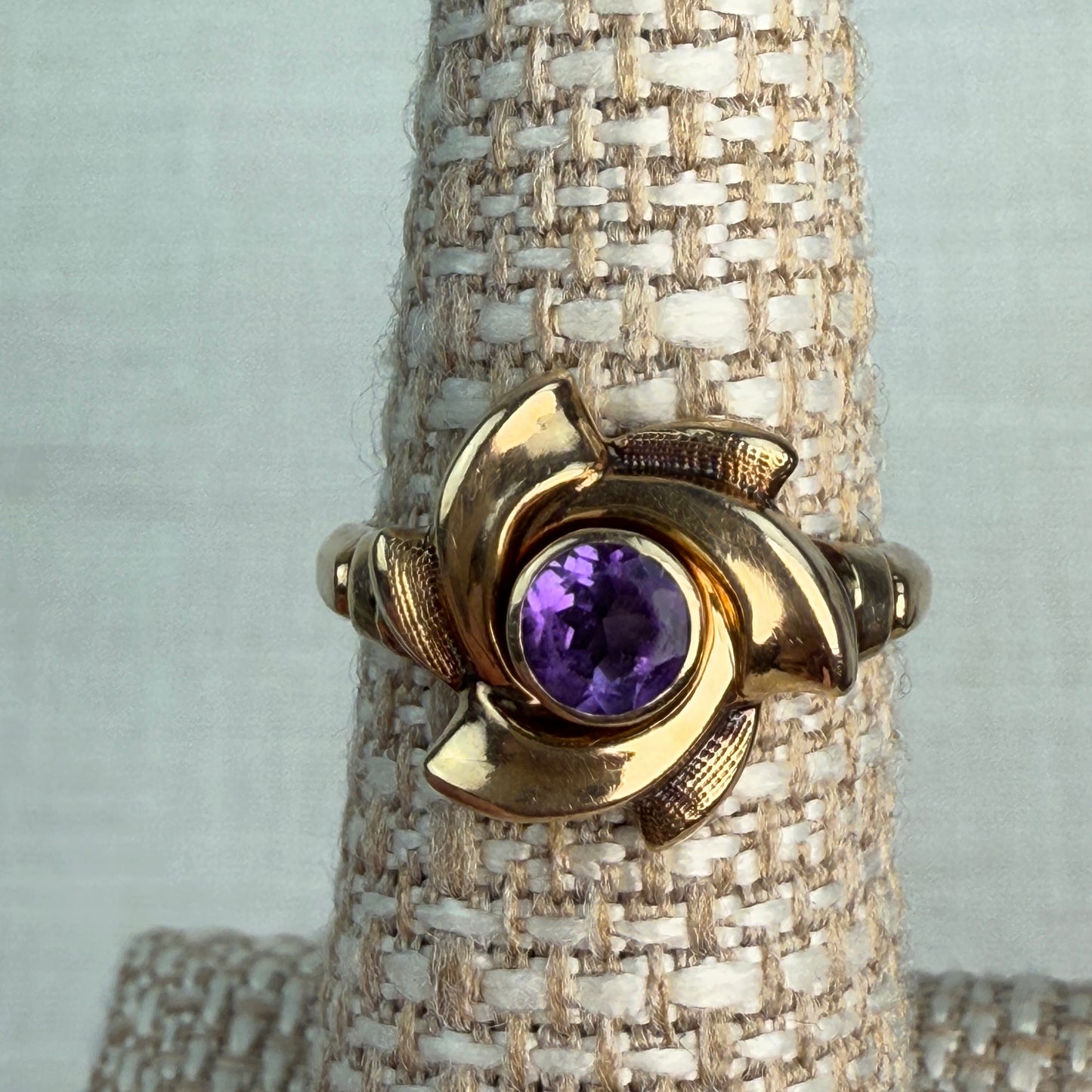 Vintage 10K Solid Yellow Gold Bezel Set Amethyst Mid-Century Ring, Size 5.75