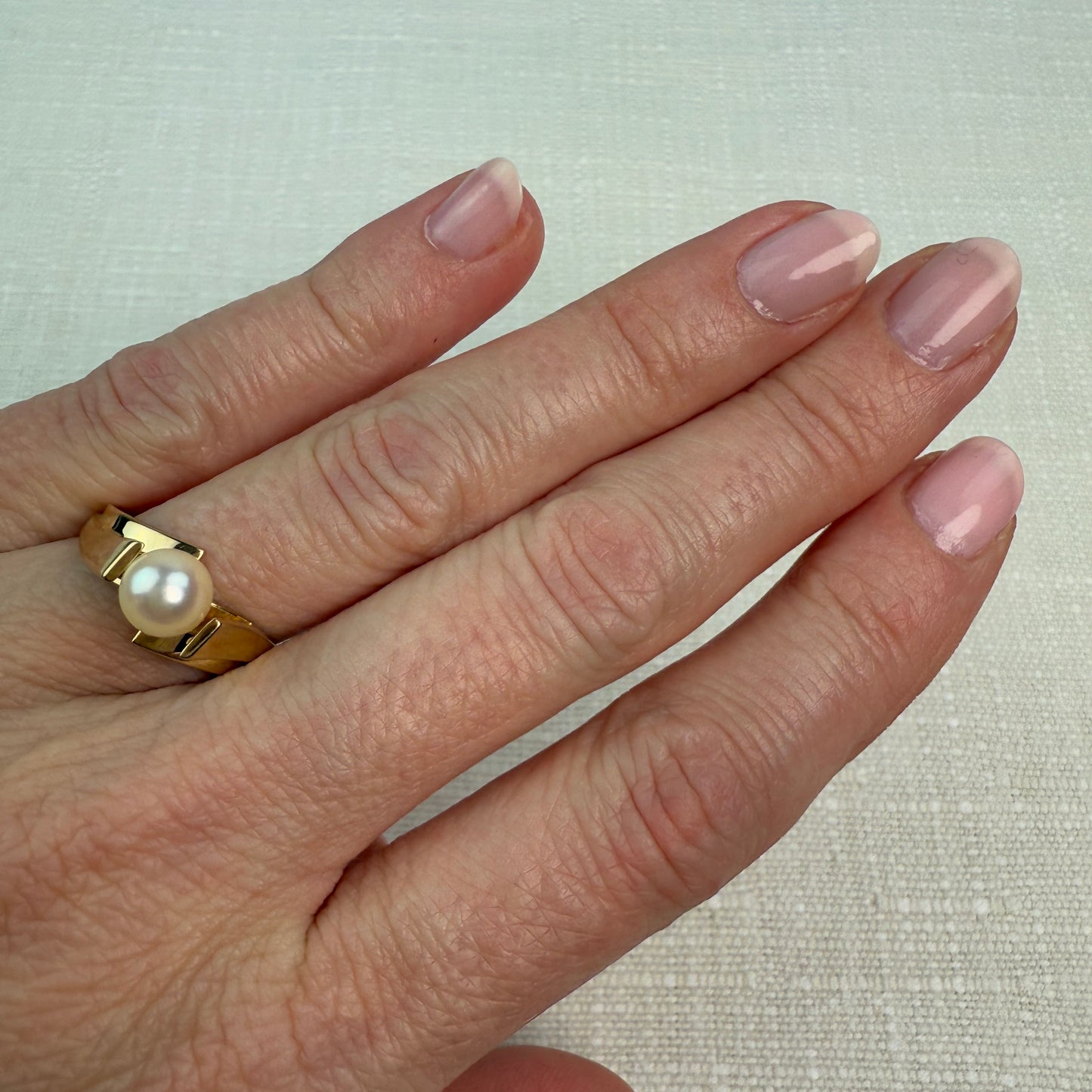 10K Solid Yellow Gold Modern and Elegant Pearl Ring Size 7