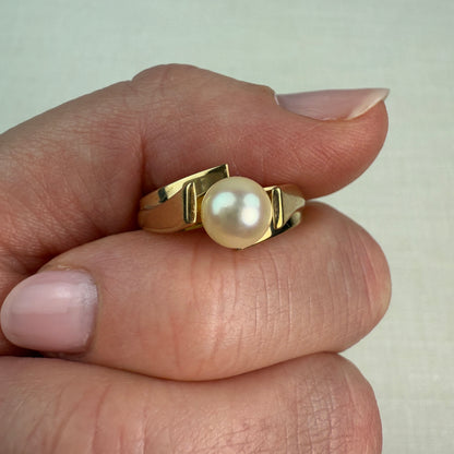 10K Solid Yellow Gold Modern and Elegant Pearl Ring Size 7