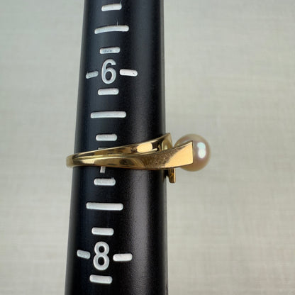 10K Solid Yellow Gold Modern and Elegant Pearl Ring Size 7