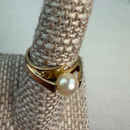 10K Solid Yellow Gold Modern and Elegant Pearl Ring Size 7