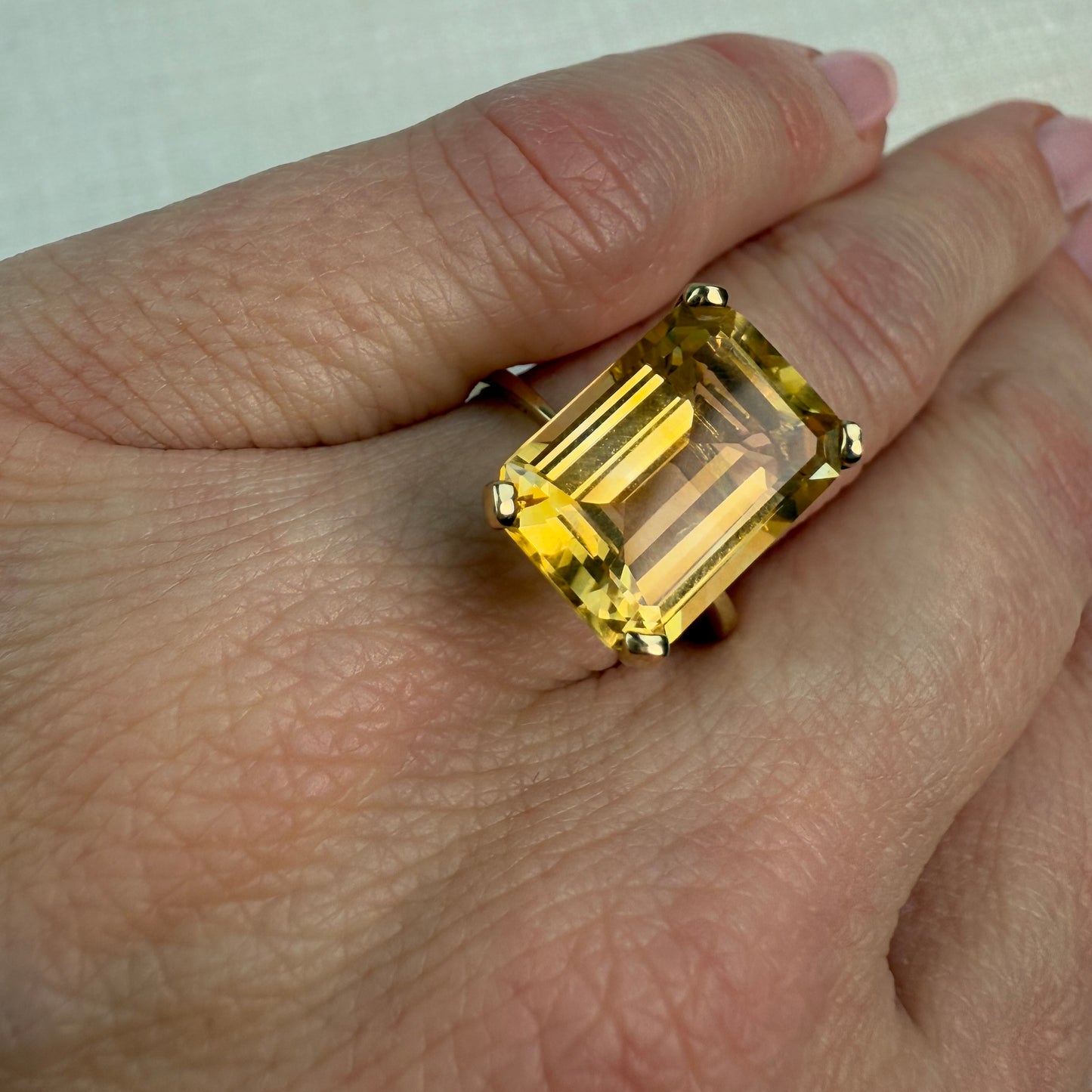 Classic 10K Solid Yellow Gold Emerald-Cut Citrine Solitaire Ring, Size 7.75