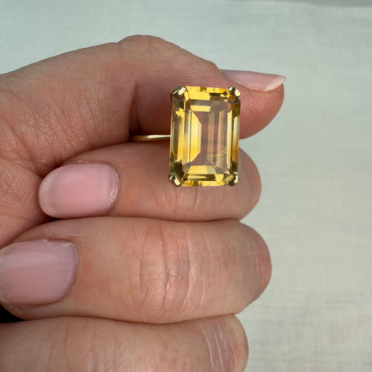 Classic 10K Solid Yellow Gold Emerald-Cut Citrine Solitaire Ring, Size 7.75