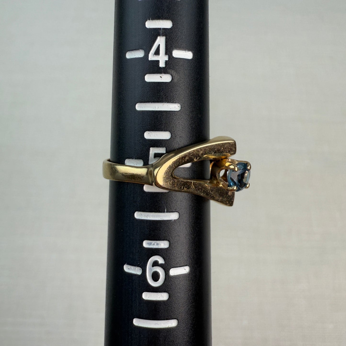 14K Solid Yellow Gold Modernist Open-frame Blue Topaz Ring Size 5