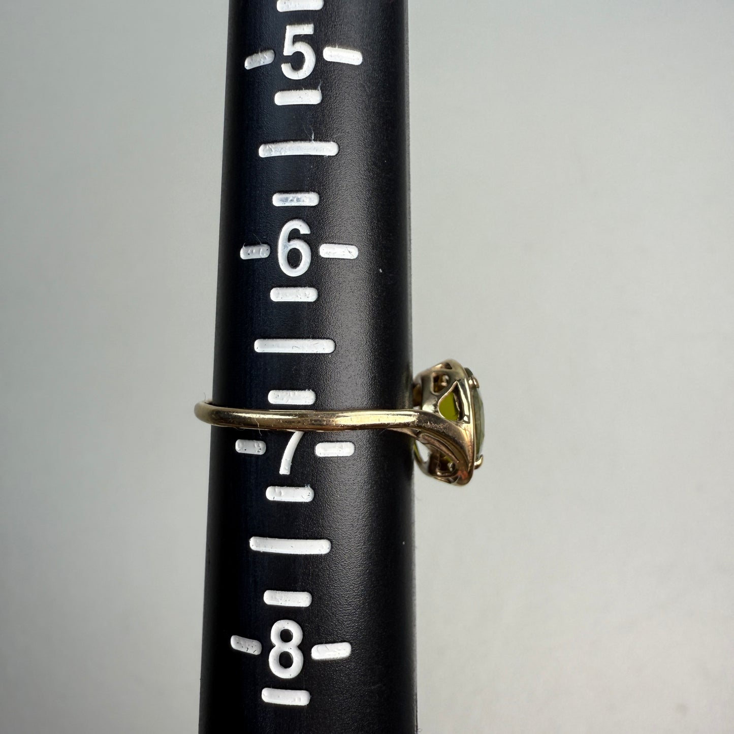 10K Solid Yellow Gold Oval Shaped Peridot Ring Size 6.75