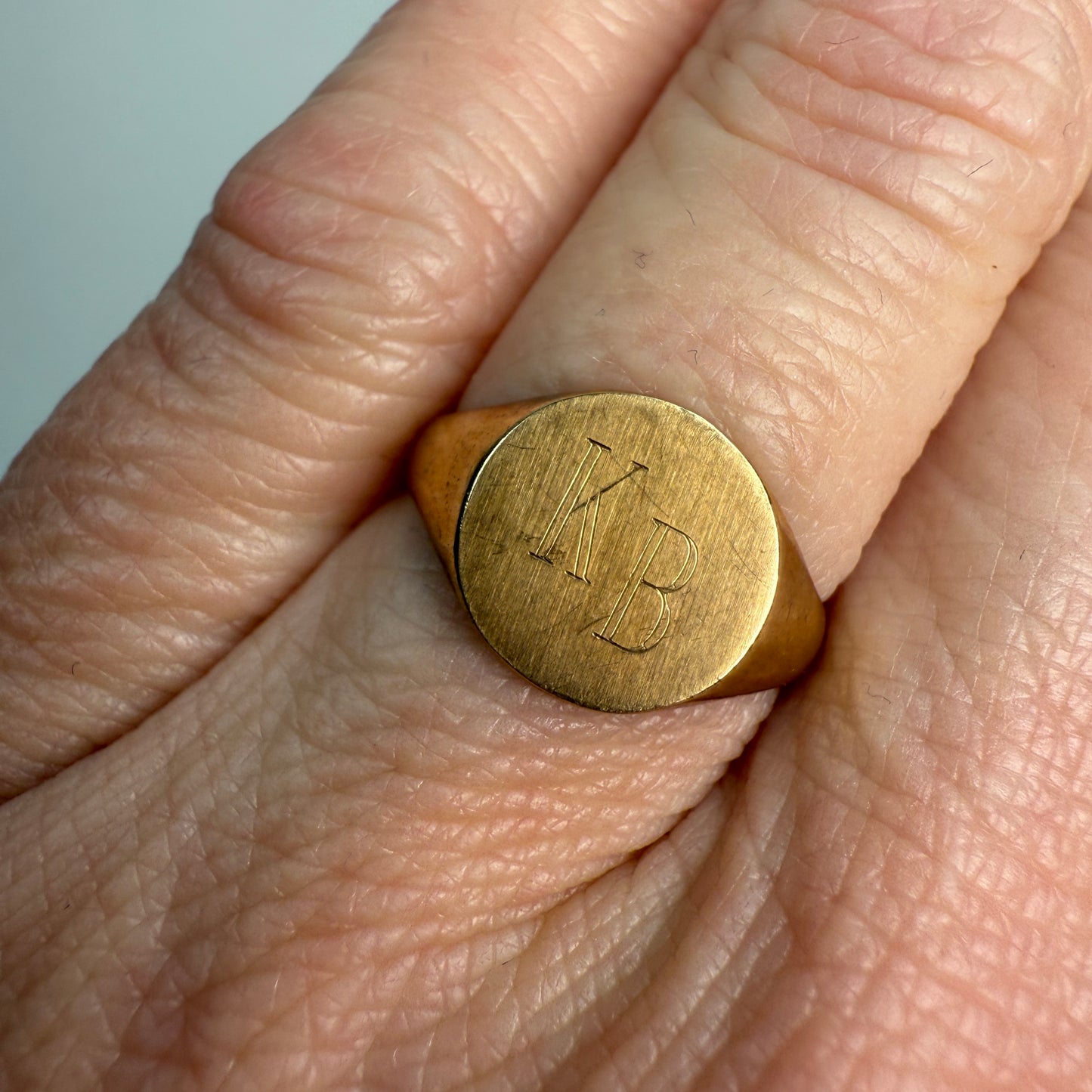 10K "KB" Yellow Solid Gold Vintage Signet Ring, Elegant Engraved Design Size 4.75