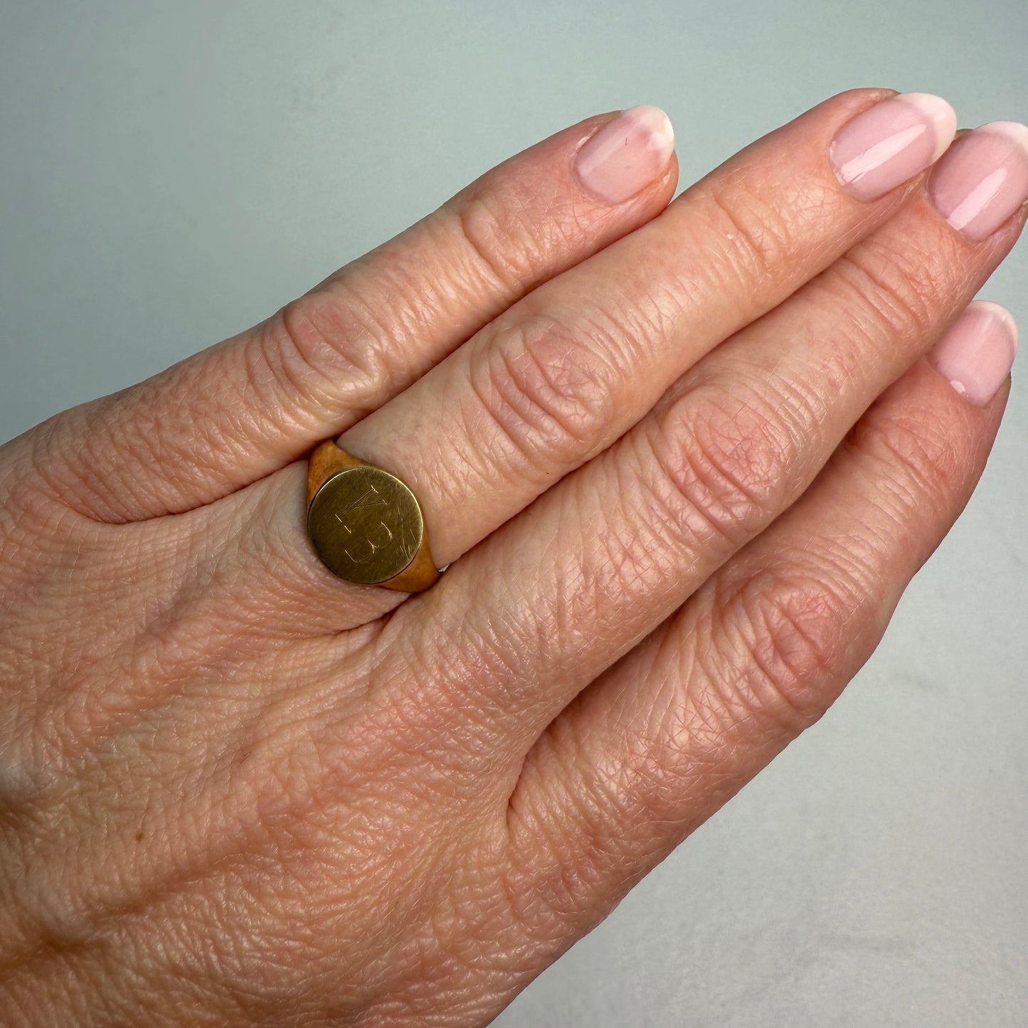 10K "KB" Yellow Solid Gold Vintage Signet Ring, Elegant Engraved Design Size 4.75