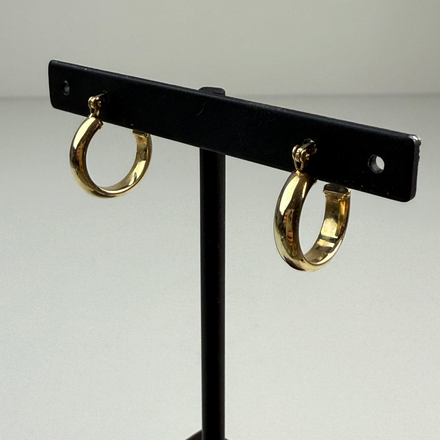 Classic 10K Yellow Gold Petite Hoop Earrings 15 mm, 1.28 g, 3.54 mm wide