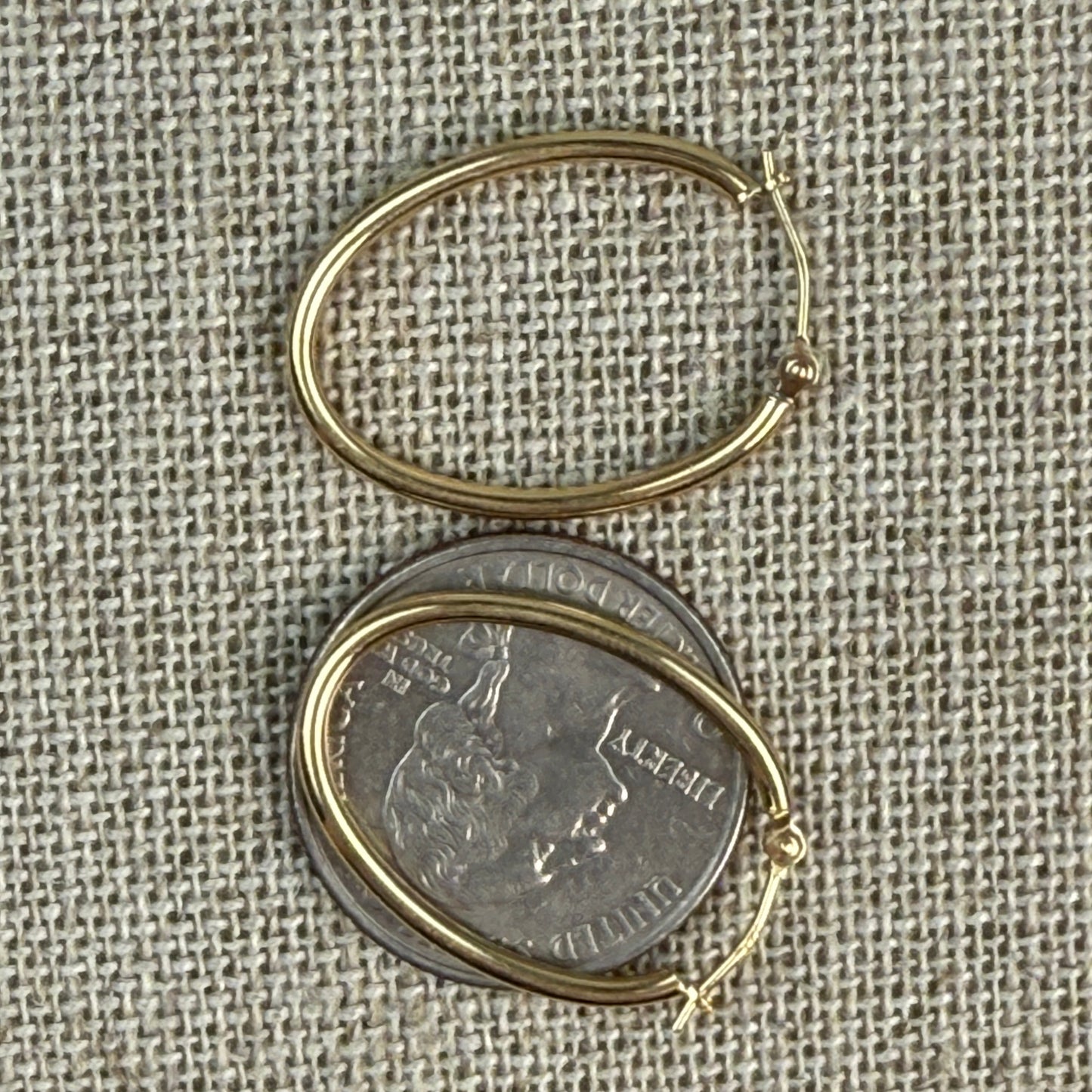 Classic 14K Yellow Gold Oval Hoop Earrings 27.7 x 19.5 mm, 1 g, 1.66 mm Wide