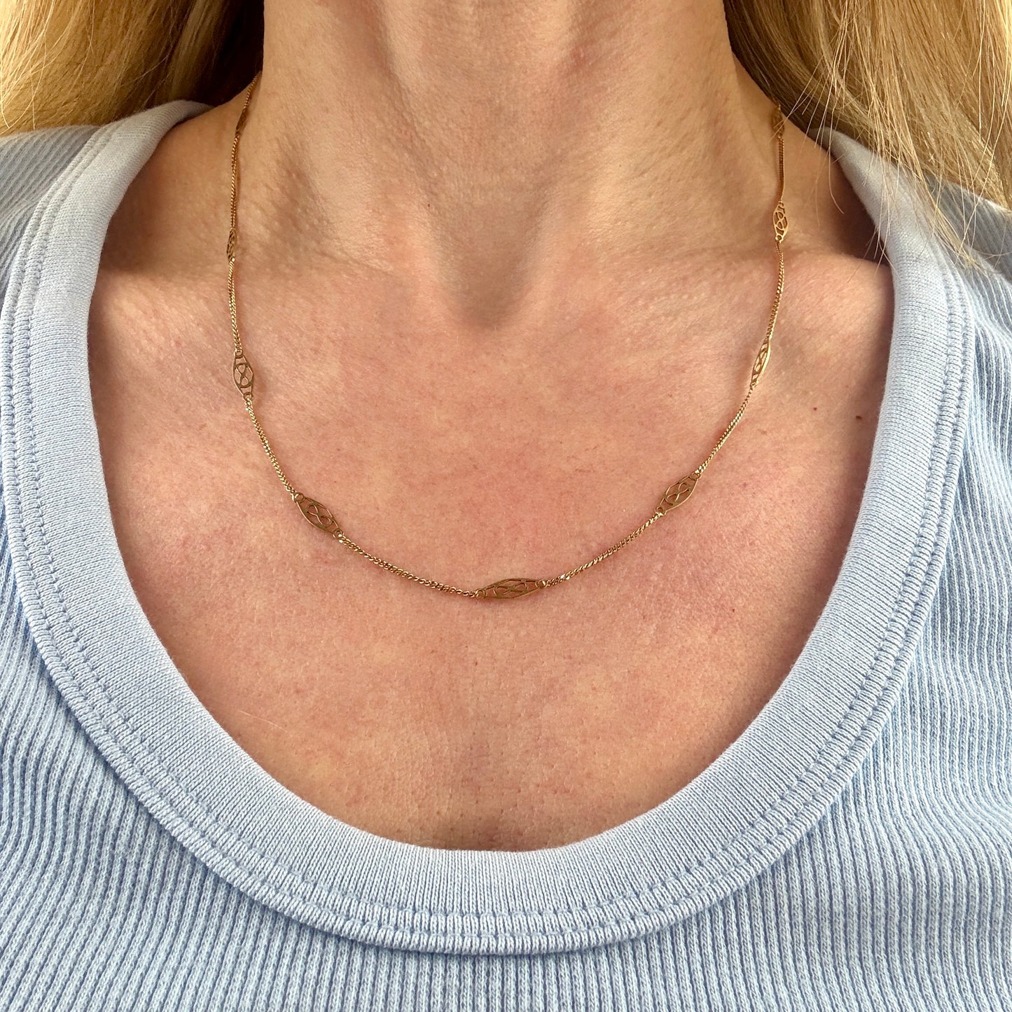 Vintage 20" Italian Solid 10K Yellow Gold Filigree Station Chain