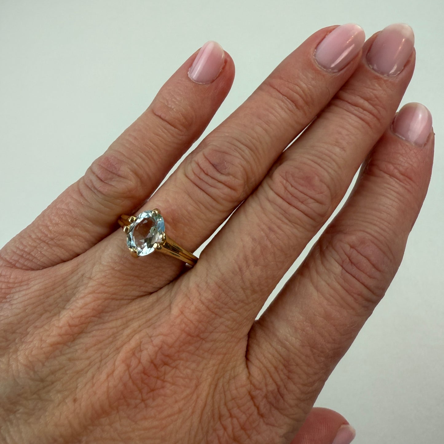 14K Vintage Solid Yellow Gold Vintage Oval Aquamarine Ring, Size 6.25
