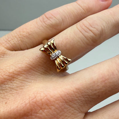 Vintage 10K Yellow Gold Bow and Diamond Ring Size 6