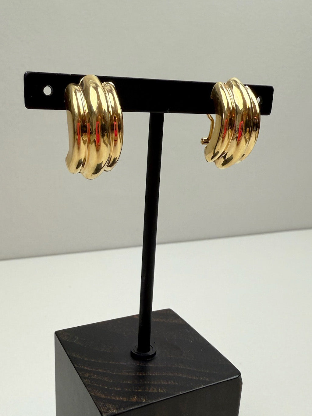 Classic Polished Ribbed Half-Hoop Earrings 14K Yellow Gold Omega Back