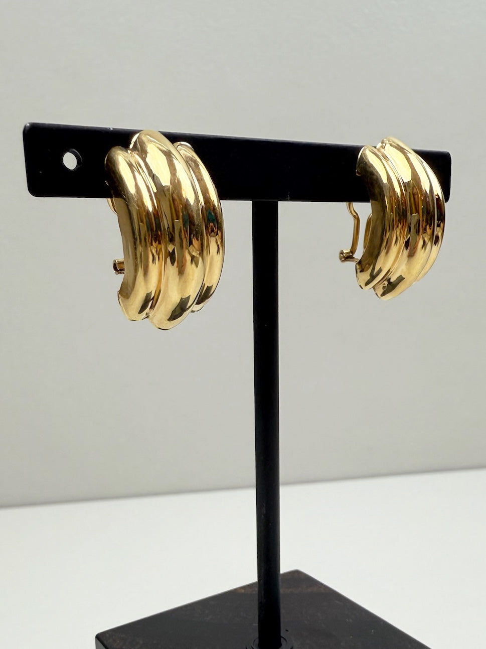 Classic Polished Ribbed Half-Hoop Earrings 14K Yellow Gold Omega Back