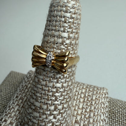 Vintage 10K Yellow Gold Bow and Diamond Ring Size 6