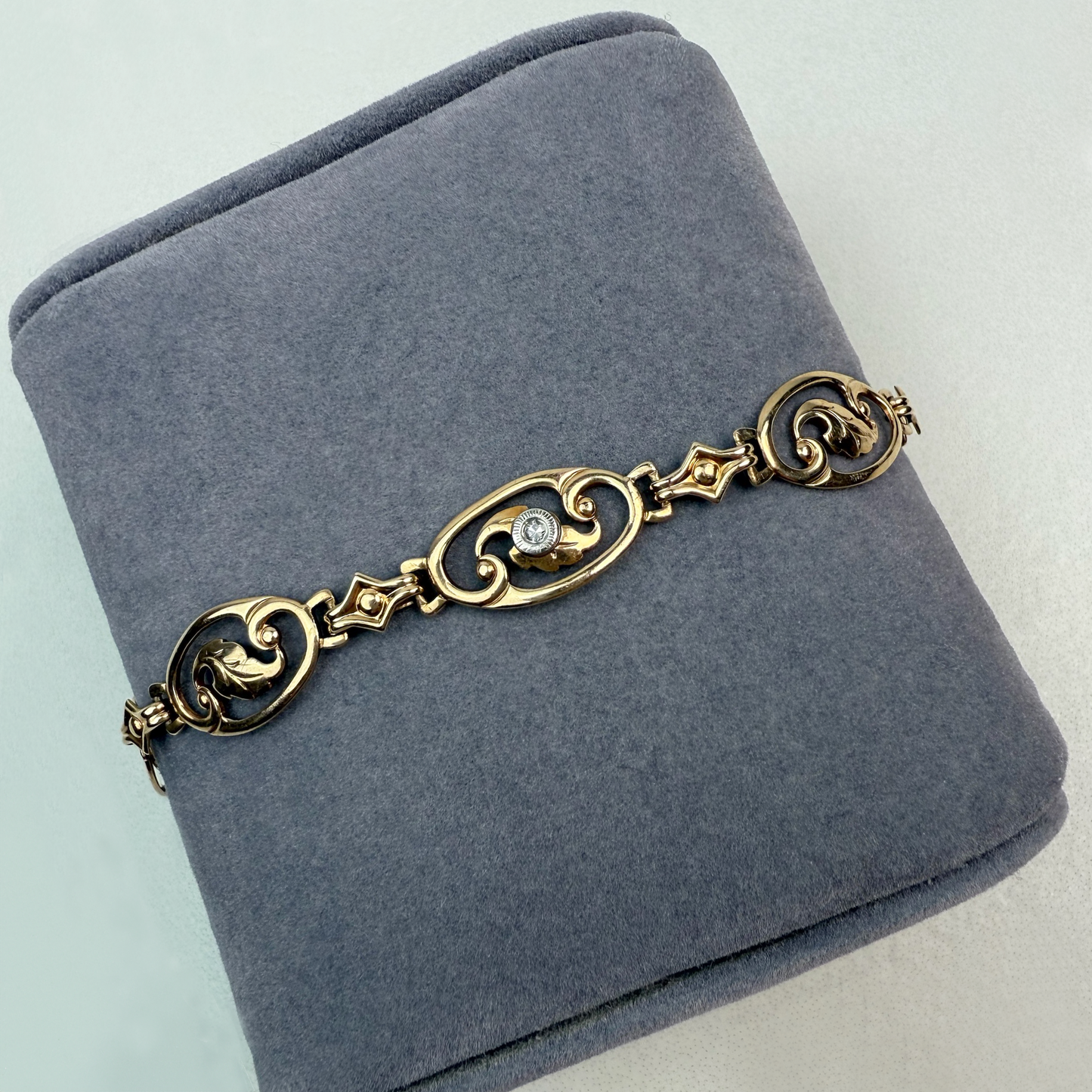 6.75" Vintage 1940's Open Work Oval Links with Diamonds 10K Yellow Gold Bracelet 8.88mm 5.26g