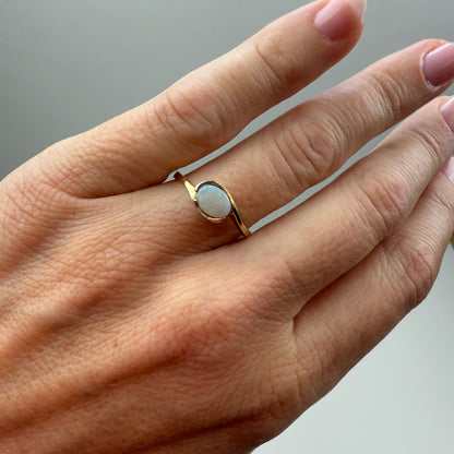 10K Vintage Oval East West Opal Yellow Gold, Size 6.5