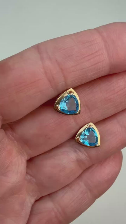 14k Solid Yellow Gold Striking Trillion Cut Blue Topaz, 2.4 g