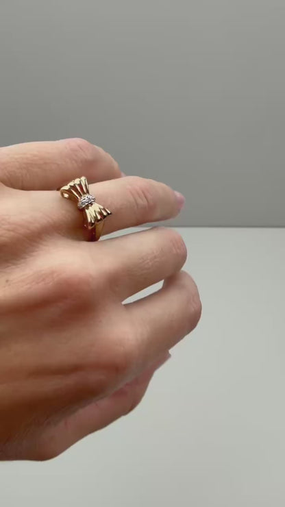 Vintage 10K Yellow Gold Bow and Diamond Ring Size 6