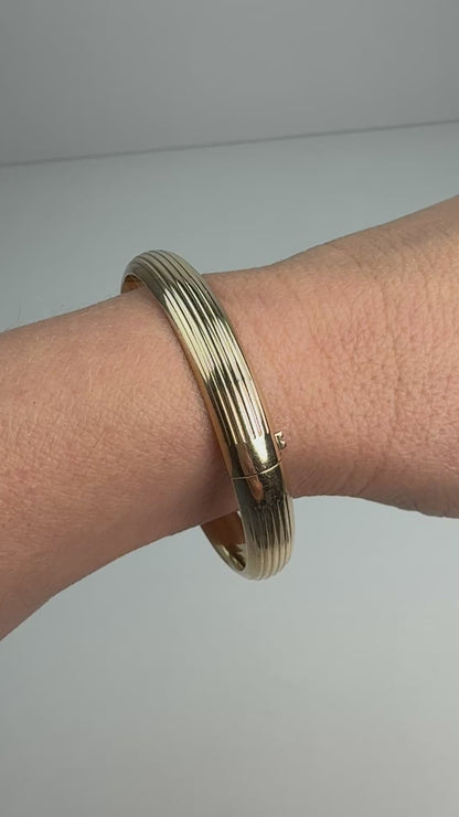 6.75" Grooved Hinged Oval Bangle Bracelet 14K Yellow Gold 8mm 10.4g