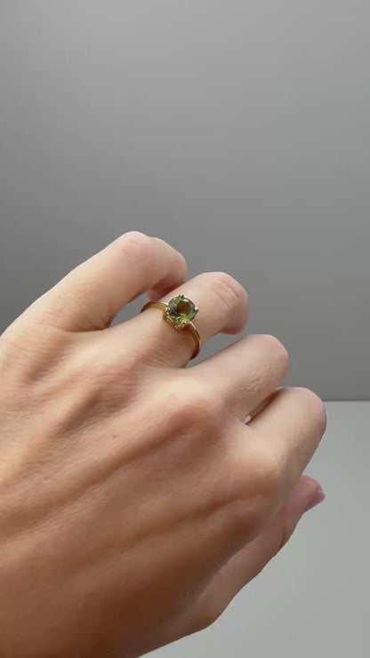 10K Modern Green Tourmaline Round Cut Yellow Gold Ring, Size 4.75