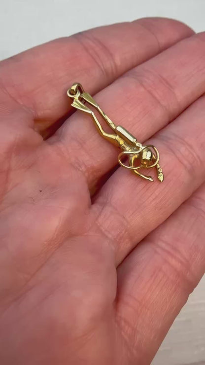 Vintage Solid 14K Scuba Diver 3D Two-Sided – 2.09 g