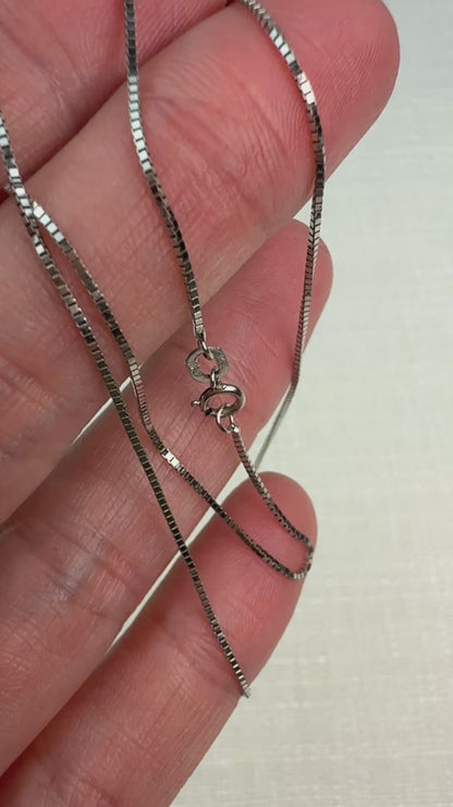 18" Italian Solid 14K White Gold Box Chain .8mm, 1.77g