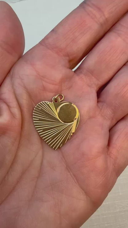 Vintage Solid 14K Yellow Gold Mid-Century Engine Turned Heart Pendant – 2.22g