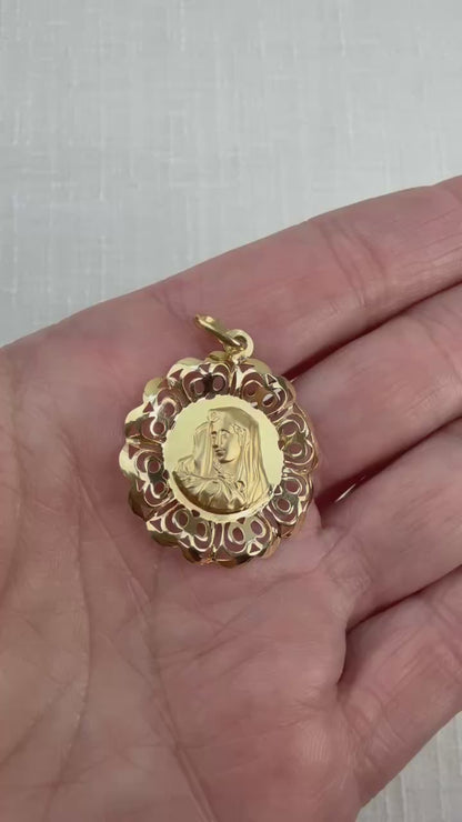 Solid 18K Yellow Gold Madonna Filigree Pendant.3.08 grams