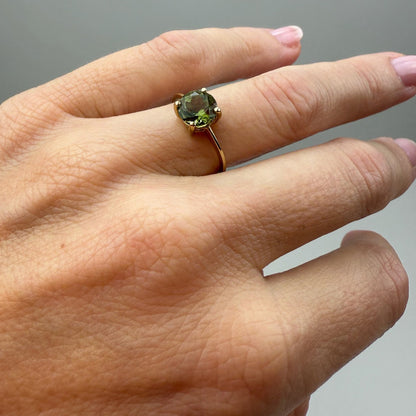 10K Modern Green Tourmaline Round Cut Yellow Gold Ring, Size 4.75