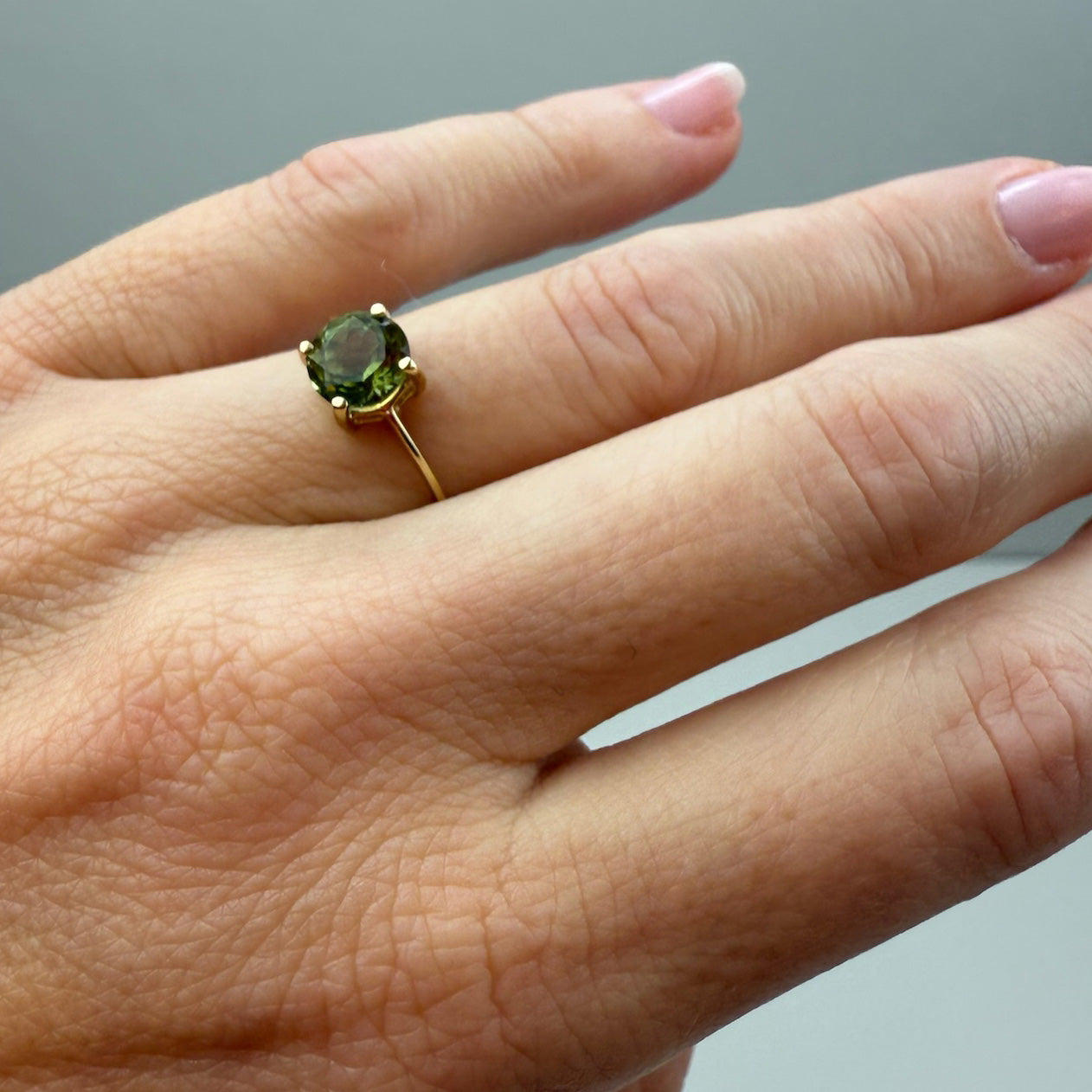 10K Modern Green Tourmaline Round Cut Yellow Gold Ring, Size 4.75